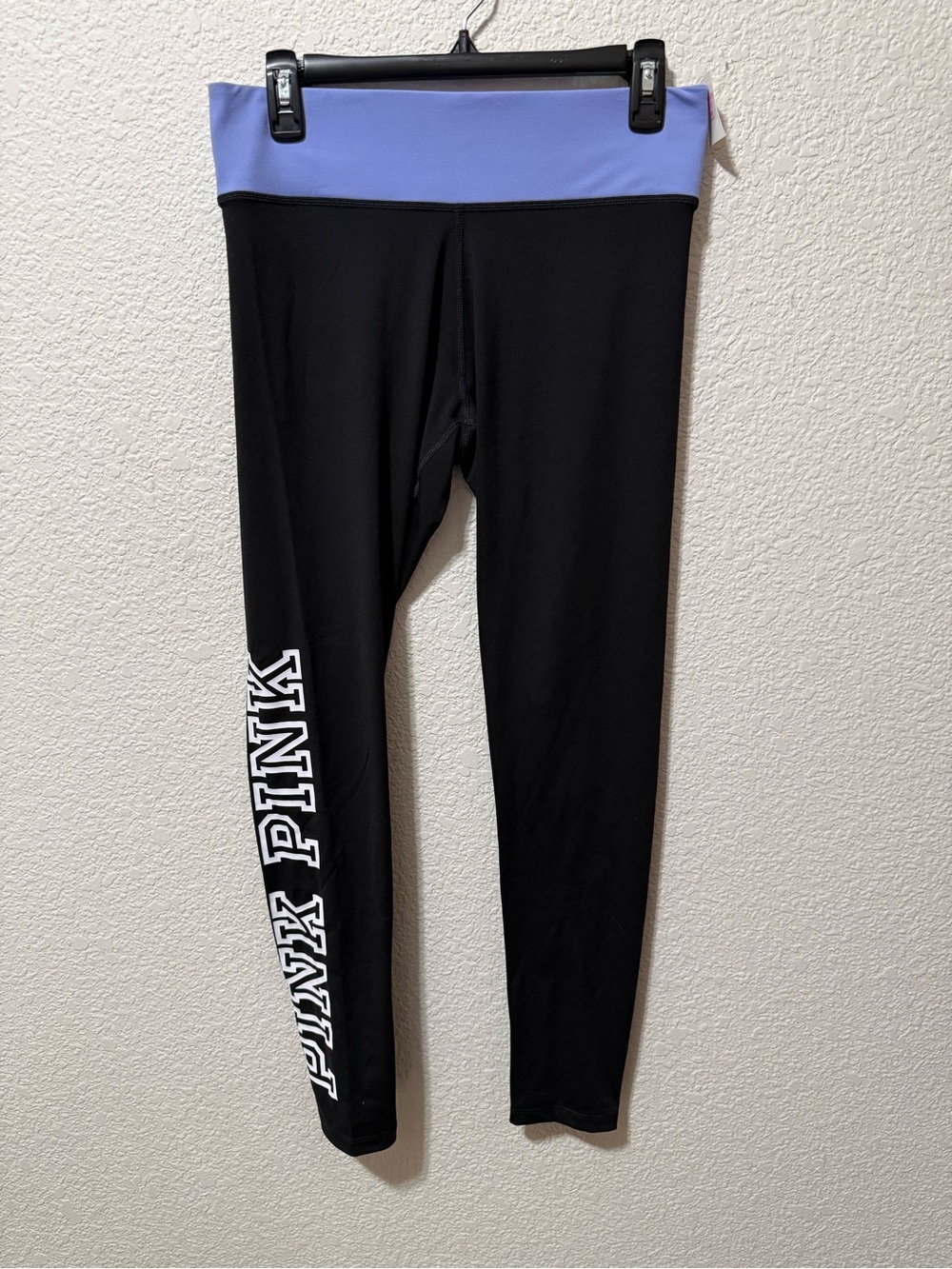 New with tags Victoria’s Secret PINK Ultimate Yoga leggings in women’s size Medi